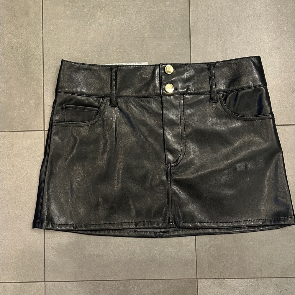 Alice + Olivia Laika Vegan Leather Mini Skirt - Picture 10 of 10